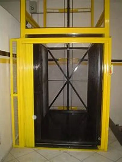 Instalação de elevador de carga
