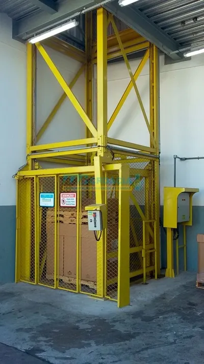 Montagem de elevador de carga